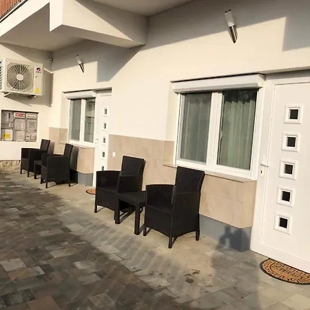 Jacint Apartman Otel *