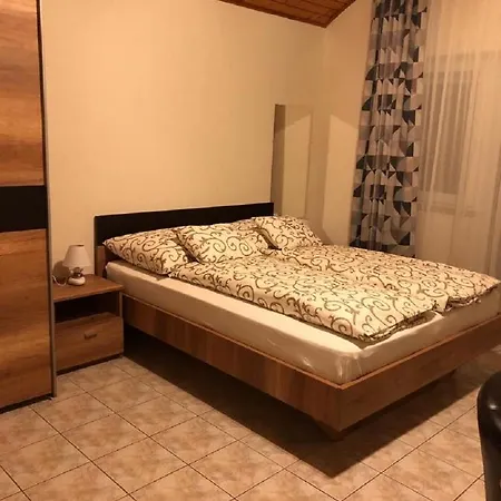Jacint Apartman Отель *