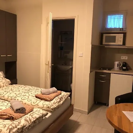 Jacint Apartman * Хайдусобосло
